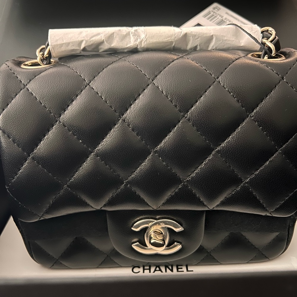 CHANEL
Lambskin Quilted Mini Square Flap Black GHW